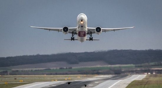 aircraft-1555434_640