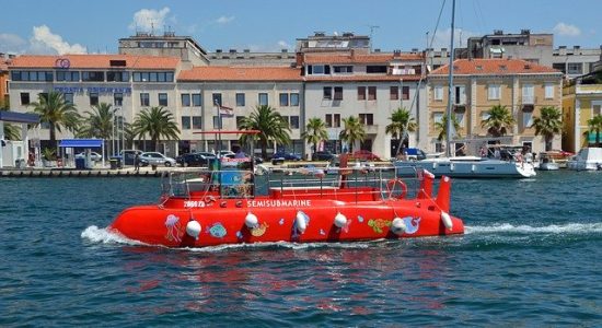 glass-bottom-boat-1571060_640