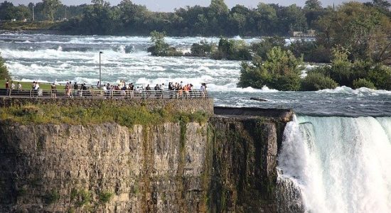 niagara-falls-1044573_640
