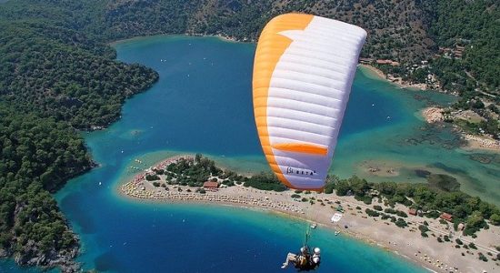 paragliding-1220001_640x480