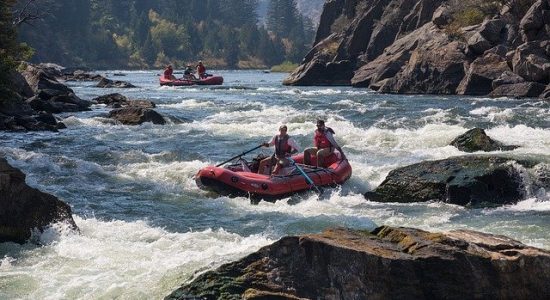 rafting-883523_640